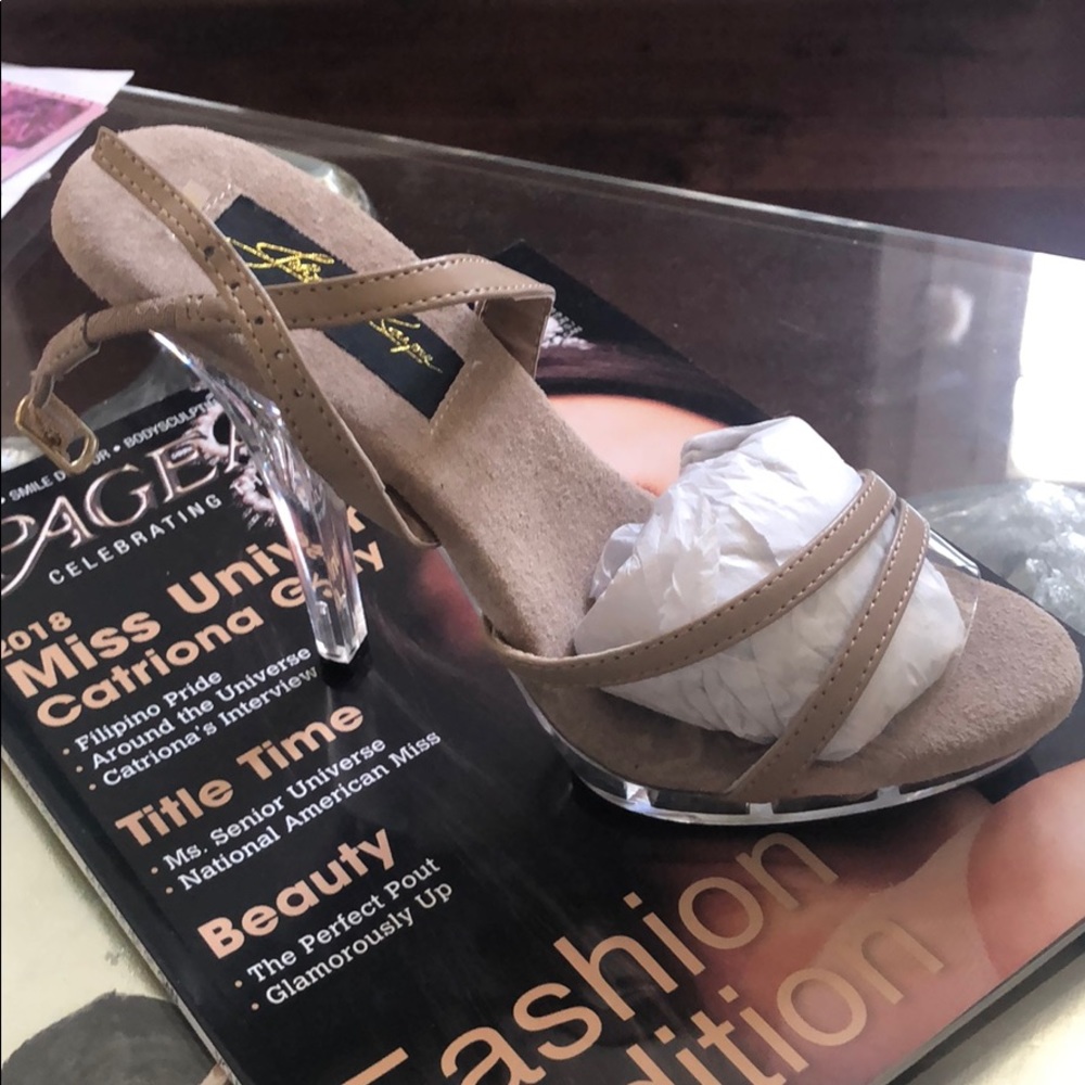 NWT Johnathan Kayne cleat/nude heels